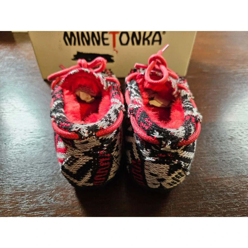 Minnetonka 4908 Cassie Kid/Girl Faux Fur Lined Slippers Snowflake Red - Size 7‎